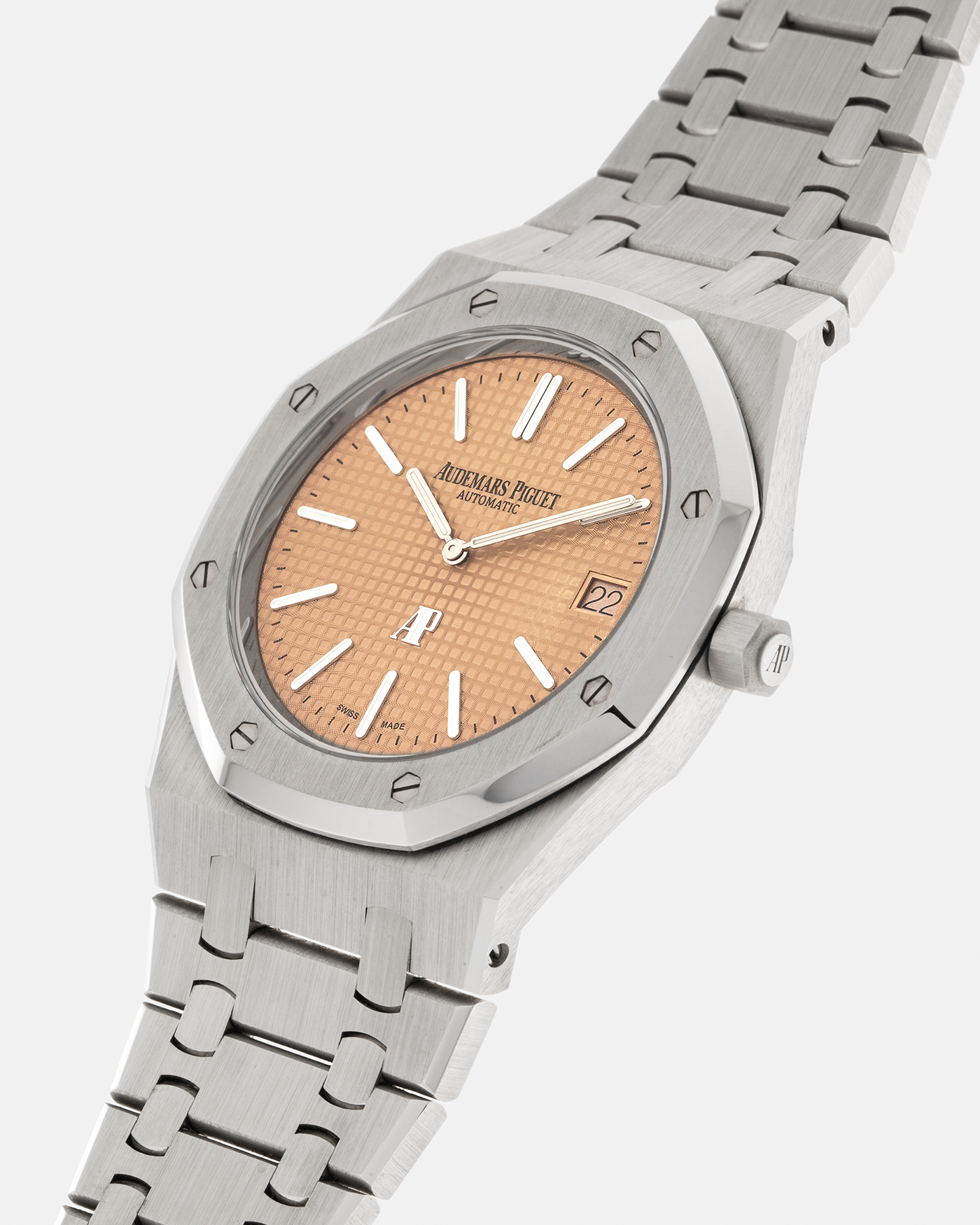 Brand: Audemars Piguet
Year: 2019
Model: Royal Oak
Reference Number: 15202BC.OO.1240BC.01
Material:18-carat White Gold
Movement: Audemars Piguet Cal. 2121 (JLC-derived), Self-Winding
Case Dimensions: 39mm x 8.1mm (48mm Lug-to-Lug)
Bracelet: Audemars Piguet 18-carat White Gold Integrated Bracelet with Signed Clasp