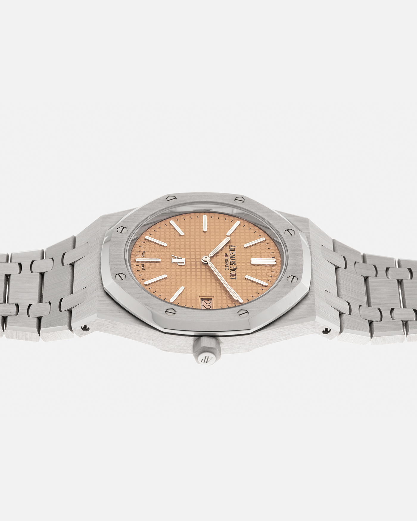 Brand: Audemars Piguet
Year: 2019
Model: Royal Oak
Reference Number: 15202BC.OO.1240BC.01
Material:18-carat White Gold
Movement: Audemars Piguet Cal. 2121 (JLC-derived), Self-Winding
Case Dimensions: 39mm x 8.1mm (48mm Lug-to-Lug)
Bracelet: Audemars Piguet 18-carat White Gold Integrated Bracelet with Signed Clasp