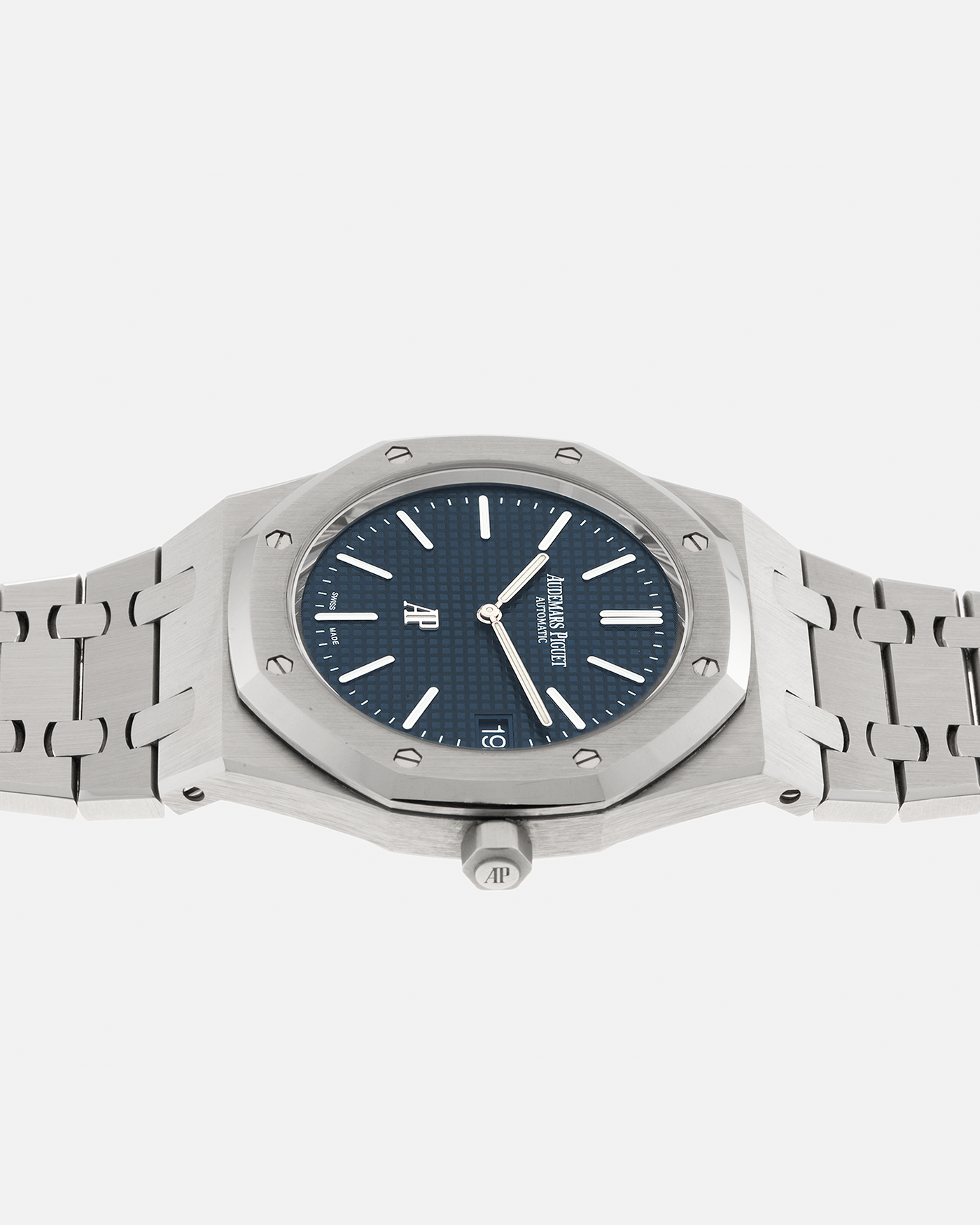 Brand: Audemars Piguet Year: 2022 Model: Royal Oak “Jumbo” Extra-Thin “50th Anniversary” Reference Number: 16202ST.OO.1240ST.01 Material: Stainless Steel Movement: Audemars Piguet Cal. 7121, Self-Winding (Special Engraved Rotor) Case Dimensions: 39mm x 8.1mm Bracelet: Audemars Piguet Stainless Steel Integrated Bracelet