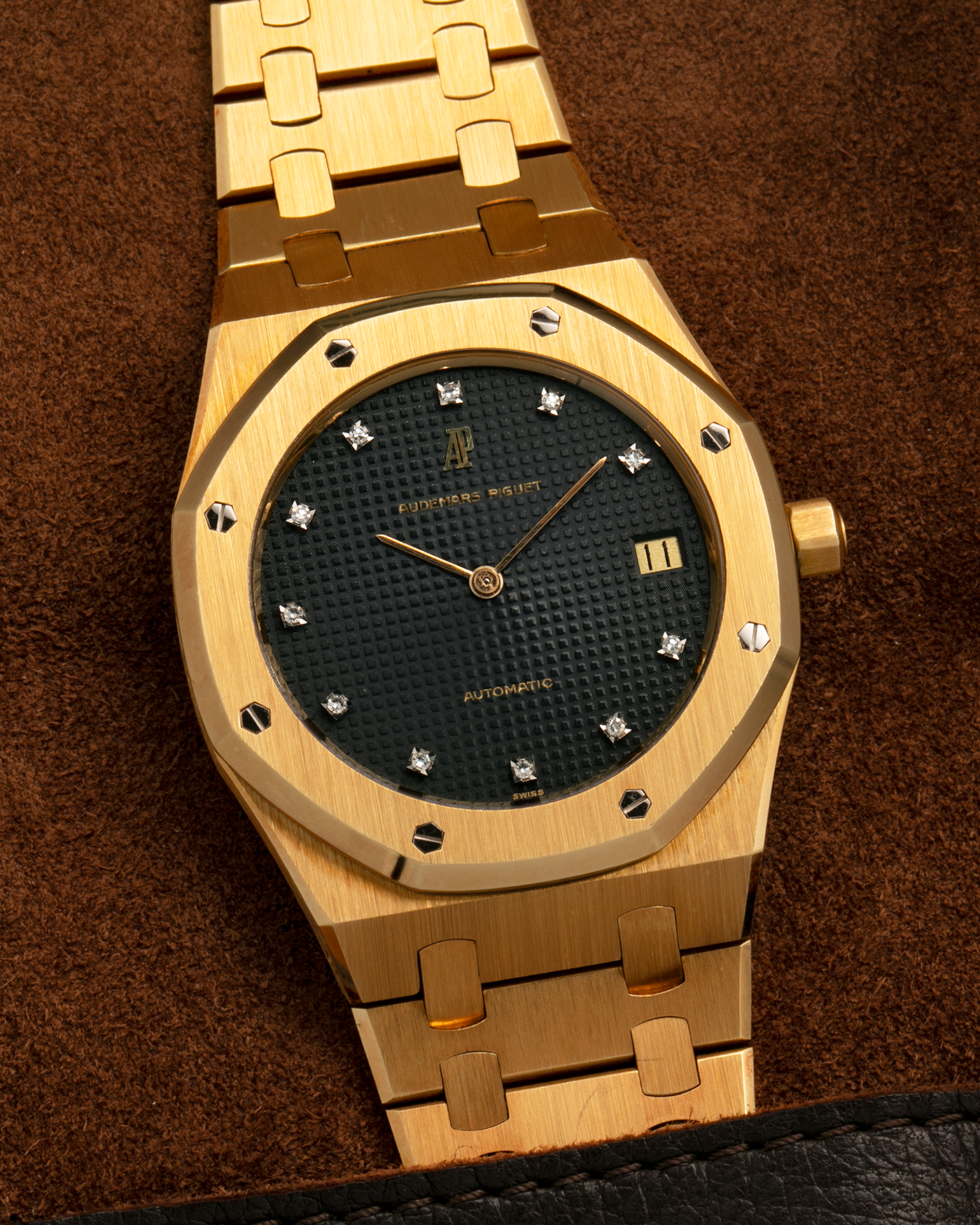 Brand: Audemars Piguet
Year: 1980’s
Model: Royal Oak
Reference Number: 5402BA
Serial Number: 5XX
Material: 18-carat Yellow Gold
Movement: Audemars Piguet Cal. 2121, Self-Winding
Case Dimensions: 39mm x 48mm (Including Lugs) x 7mm
Bracelet: Audemars Piguet Integrated Bracelet in 18-carat Yellow Gold