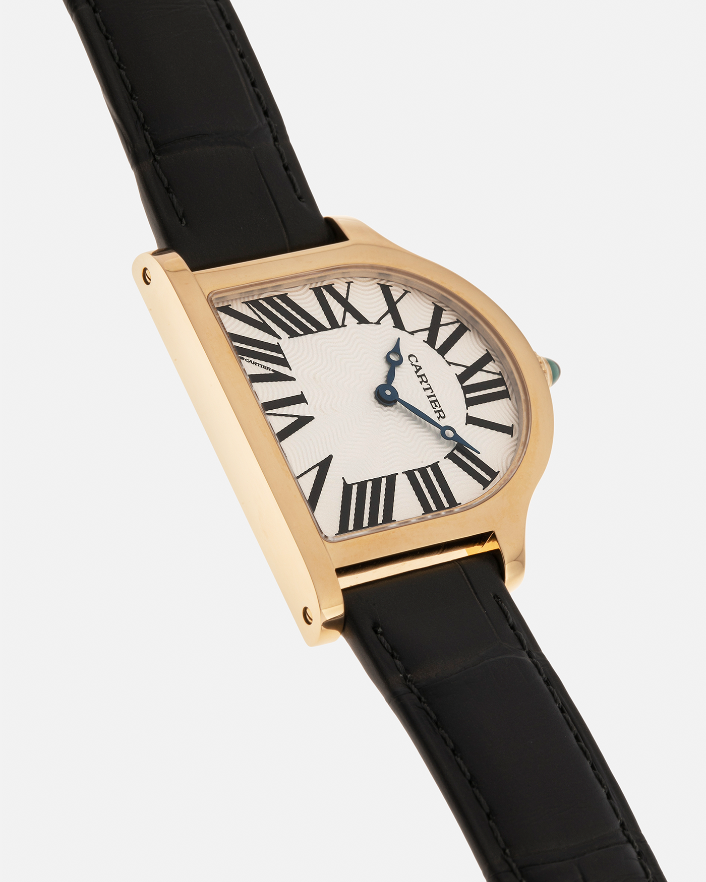 Brand: Cartier
Year: 2024
Model: Cloche De Cartier, New Special Order
Reference: CRWGCC0030
Material: 18-carat Yellow Gold
Movement: Cartier Cal. 1917MC, Manual-Winding
Case Dimensions: 37.15mm x 28.75mm x 6.7mm
Lug Width: 16mm
Strap: Cartier Grey Alligator Leather Strap with Signed 18-carat Yellow Gold Tang Buckle