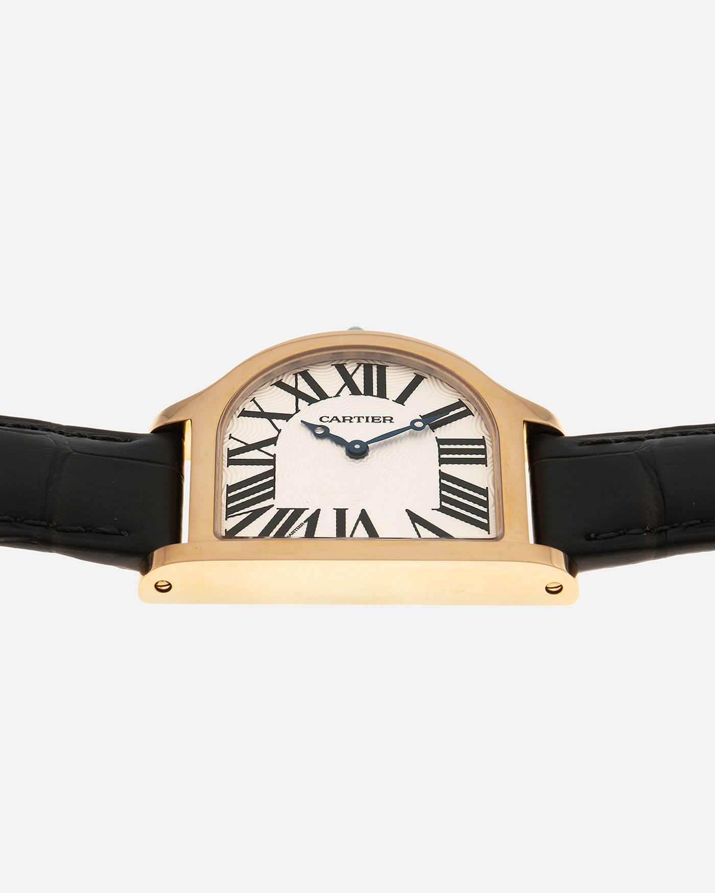 Brand: Cartier
Year: 2024
Model: Cloche De Cartier, New Special Order
Reference: CRWGCC0030
Material: 18-carat Yellow Gold
Movement: Cartier Cal. 1917MC, Manual-Winding
Case Dimensions: 37.15mm x 28.75mm x 6.7mm
Lug Width: 16mm
Strap: Cartier Grey Alligator Leather Strap with Signed 18-carat Yellow Gold Tang Buckle