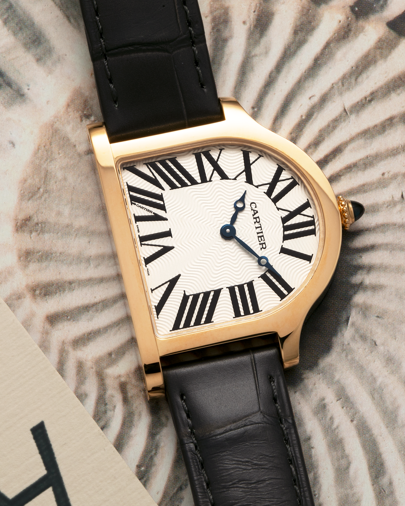 Brand: Cartier
Year: 2024
Model: Cloche De Cartier, New Special Order
Reference: CRWGCC0030
Material: 18-carat Yellow Gold
Movement: Cartier Cal. 1917MC, Manual-Winding
Case Dimensions: 37.15mm x 28.75mm x 6.7mm
Lug Width: 16mm
Strap: Cartier Grey Alligator Leather Strap with Signed 18-carat Yellow Gold Tang Buckle