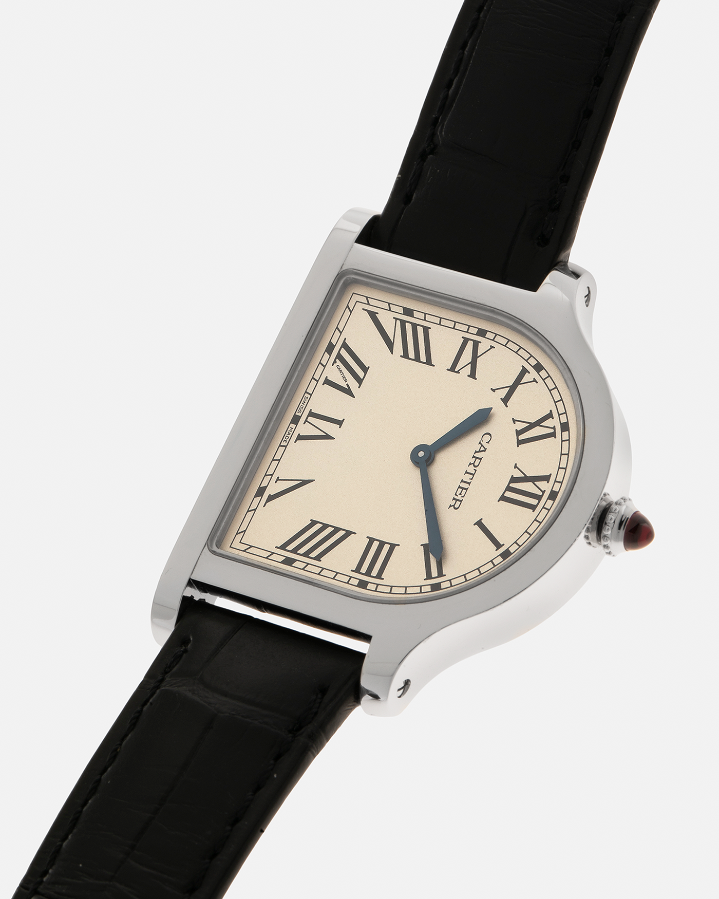 Brand: Cartier
Year: 2021
Model: Cartier Privé Collection Cloche De Cartier, Limited to 100 Pieces
Reference: CRWGCC0004 / 4338
Material: Platinum 950
Movement: Cartier Cal. 1917MC, Manual-Winding
Case Dimensions: 37.15mm x 28.75mm x 6.7mm (Lug-to-Lug 37mm)
Lug Width: 16mm
Strap: Cartier Black Alligator Strap with Signed Platinum 950 Tang Buckle