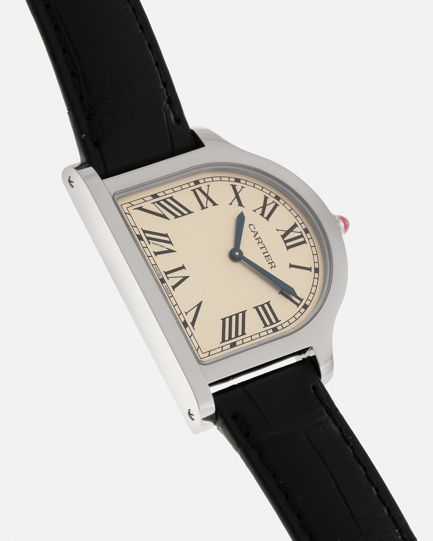 Brand: Cartier
Year: 2021
Model: Cartier Privé Collection Cloche De Cartier, Limited to 100 Pieces
Reference: CRWGCC0004 / 4338
Material: Platinum 950
Movement: Cartier Cal. 1917MC, Manual-Winding
Case Dimensions: 37.15mm x 28.75mm x 6.7mm (Lug-to-Lug 37mm)
Lug Width: 16mm
Strap: Cartier Black Alligator Strap with Signed Platinum 950 Tang Buckle