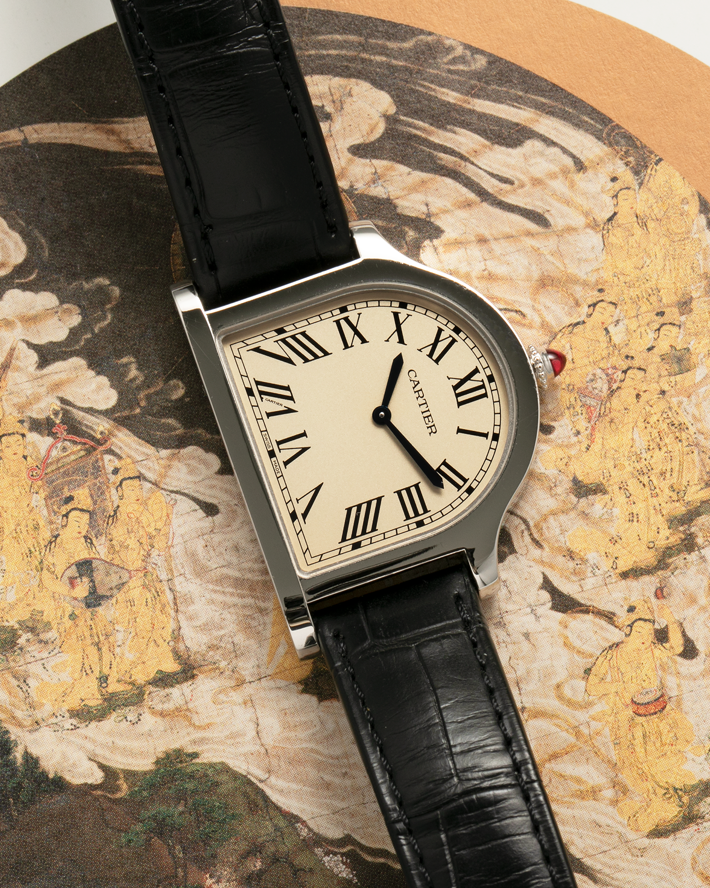 Brand: Cartier
Year: 2021
Model: Cartier Privé Collection Cloche De Cartier, Limited to 100 Pieces
Reference: CRWGCC0004 / 4338
Material: Platinum 950
Movement: Cartier Cal. 1917MC, Manual-Winding
Case Dimensions: 37.15mm x 28.75mm x 6.7mm (Lug-to-Lug 37mm)
Lug Width: 16mm
Strap: Cartier Black Alligator Strap with Signed Platinum 950 Tang Buckle