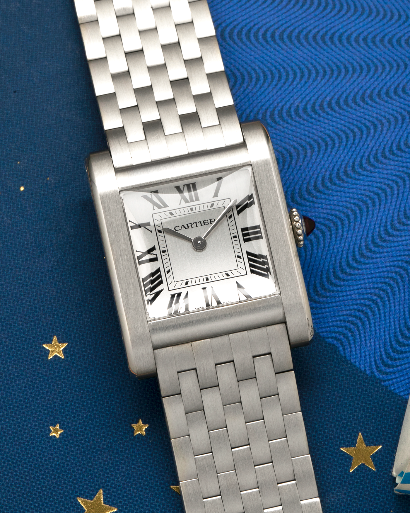 Brand: Cartier
Year: 2023
Model: Privé Tank Normale, Limited to 100 Pieces in this Configuration
Reference Number: CRWGTA0111
Limited Edition Number: 99/100
Material: Platinum 950
Movement: Cartier Cal. 070 MC, Manual-Winding
Case Dimensions: 32.6mm (Including Lugs) x 25.7mm x 6.85mm
Lug Width: 19mm
Bracelet: Cartier Platinum 950 Brick Bracelet with Clasp