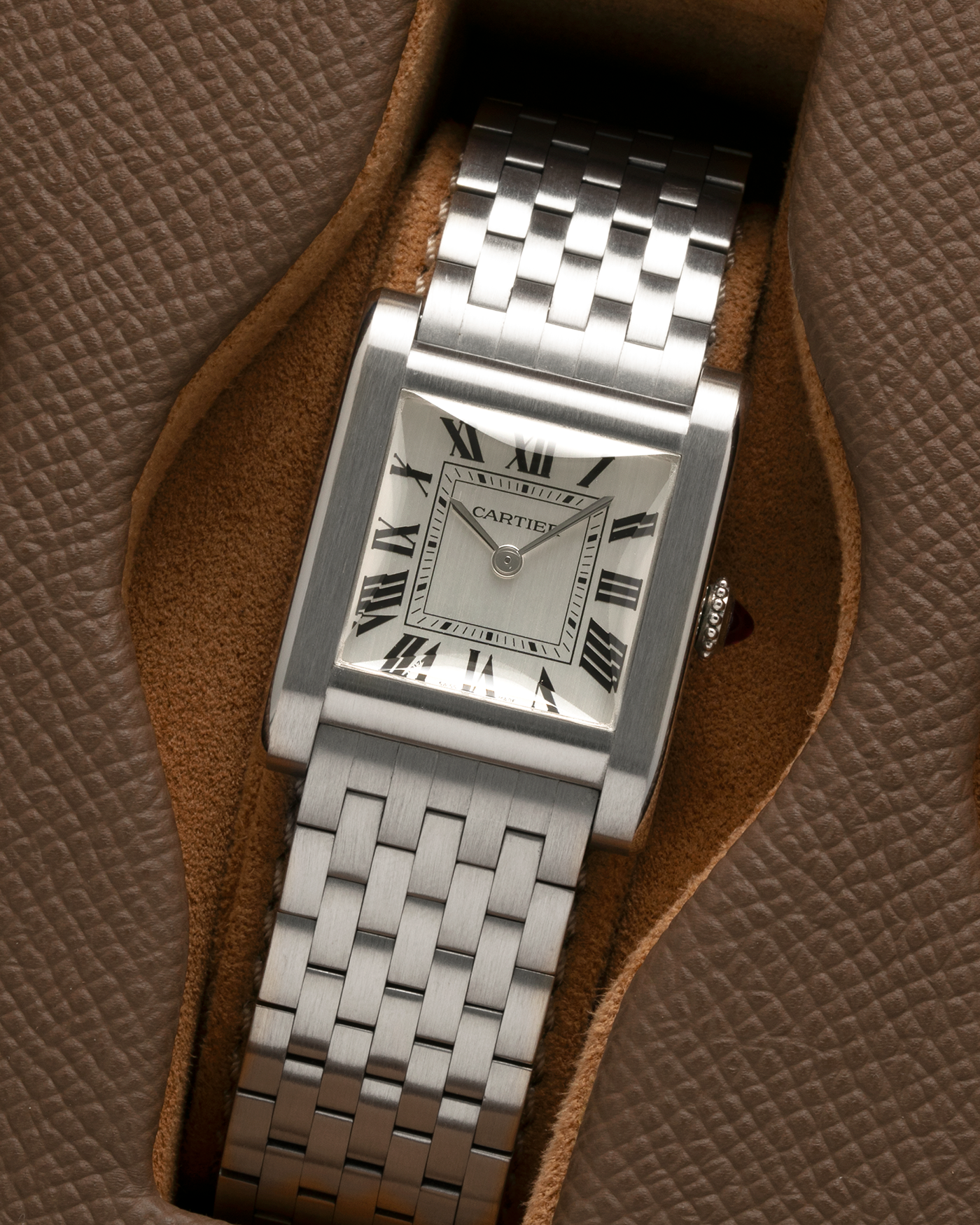 Brand: Cartier
Year: 2023
Model: Privé Tank Normale, Limited to 100 Pieces in this Configuration
Reference Number: CRWGTA0111
Limited Edition Number: 99/100
Material: Platinum 950
Movement: Cartier Cal. 070 MC, Manual-Winding
Case Dimensions: 32.6mm (Including Lugs) x 25.7mm x 6.85mm
Lug Width: 19mm
Bracelet: Cartier Platinum 950 Brick Bracelet with Clasp