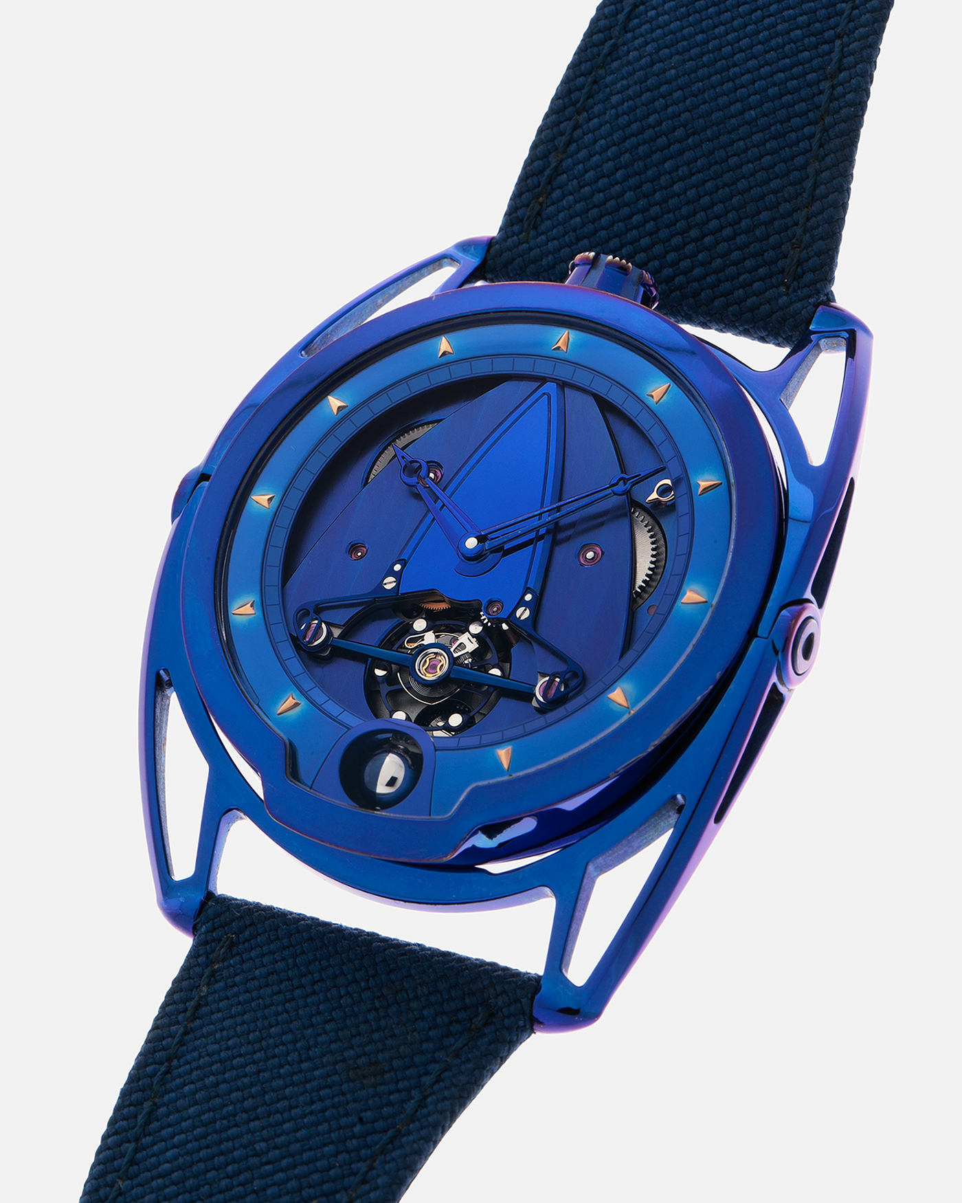 Brand: De Bethune
Year: 2019
Model: DB28 ‘Kind of Blue’
Reference: DB28BTIBN
Case Material: Thermal-Blued Grade 5 Titanium
Movement: De Bethune Cal. DB2115, Manual-Winding
Case Dimensions: 43mm x 11.3mm (Lug-to-Lug 58.3mm)
Strap: De Bethune Dark Blue Textile Strap with Signed Thermally-Blued Titanium Tang Buckle with Gold Pin