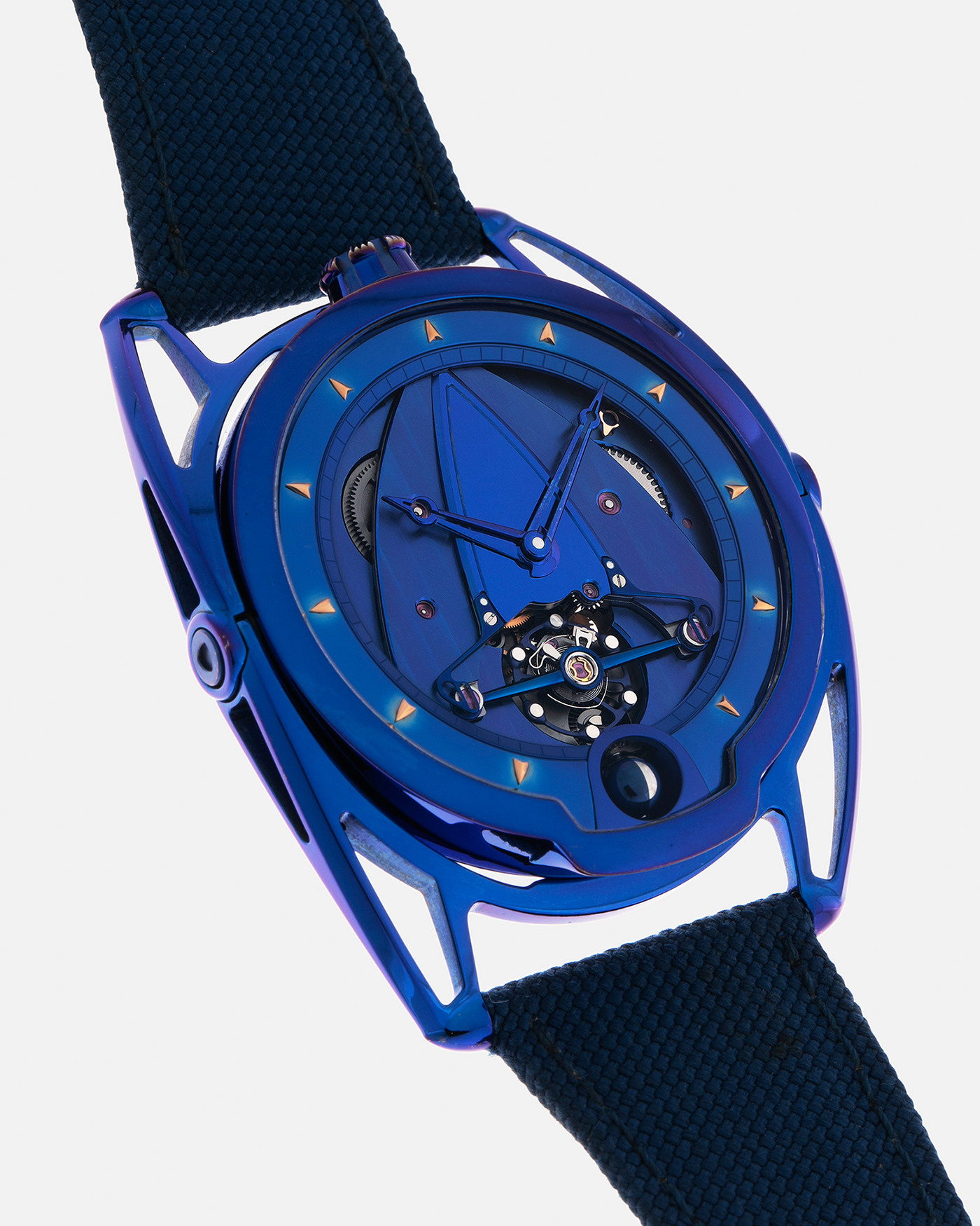 Brand: De Bethune
Year: 2019
Model: DB28 ‘Kind of Blue’
Reference: DB28BTIBN
Case Material: Thermal-Blued Grade 5 Titanium
Movement: De Bethune Cal. DB2115, Manual-Winding
Case Dimensions: 43mm x 11.3mm (Lug-to-Lug 58.3mm)
Strap: De Bethune Dark Blue Textile Strap with Signed Thermally-Blued Titanium Tang Buckle with Gold Pin