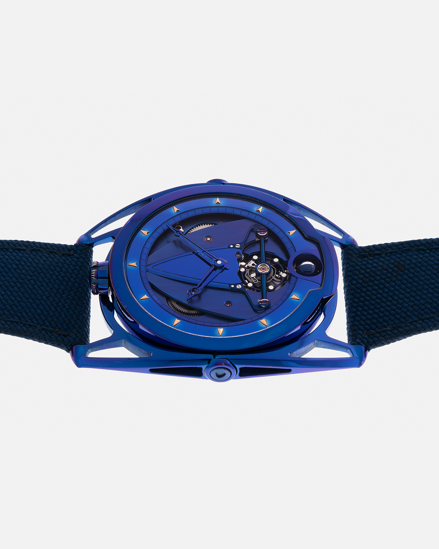 Brand: De Bethune
Year: 2019
Model: DB28 ‘Kind of Blue’
Reference: DB28BTIBN
Case Material: Thermal-Blued Grade 5 Titanium
Movement: De Bethune Cal. DB2115, Manual-Winding
Case Dimensions: 43mm x 11.3mm (Lug-to-Lug 58.3mm)
Strap: De Bethune Dark Blue Textile Strap with Signed Thermally-Blued Titanium Tang Buckle with Gold Pin