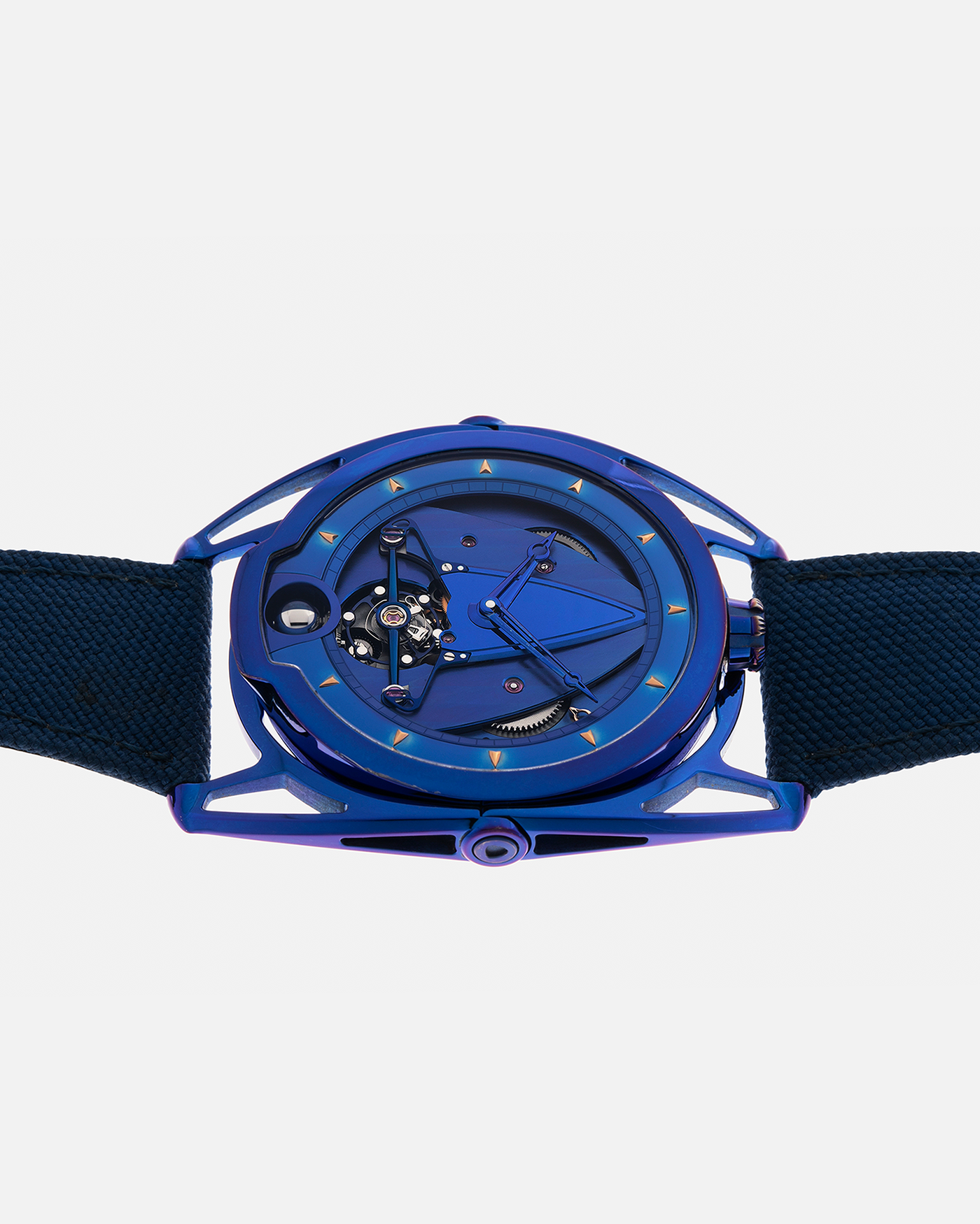 Brand: De Bethune
Year: 2019
Model: DB28 ‘Kind of Blue’
Reference: DB28BTIBN
Case Material: Thermal-Blued Grade 5 Titanium
Movement: De Bethune Cal. DB2115, Manual-Winding
Case Dimensions: 43mm x 11.3mm (Lug-to-Lug 58.3mm)
Strap: De Bethune Dark Blue Textile Strap with Signed Thermally-Blued Titanium Tang Buckle with Gold Pin