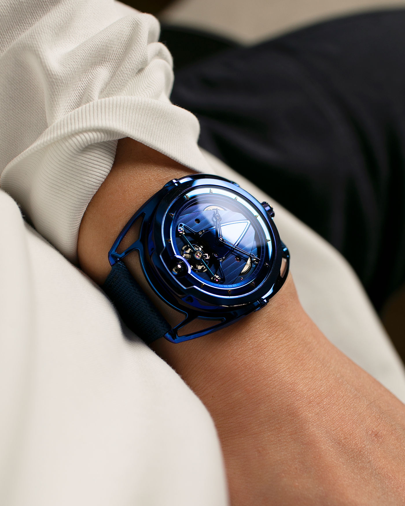 Brand: De Bethune
Year: 2019
Model: DB28 ‘Kind of Blue’
Reference: DB28BTIBN
Case Material: Thermal-Blued Grade 5 Titanium
Movement: De Bethune Cal. DB2115, Manual-Winding
Case Dimensions: 43mm x 11.3mm (Lug-to-Lug 58.3mm)
Strap: De Bethune Dark Blue Textile Strap with Signed Thermally-Blued Titanium Tang Buckle with Gold Pin