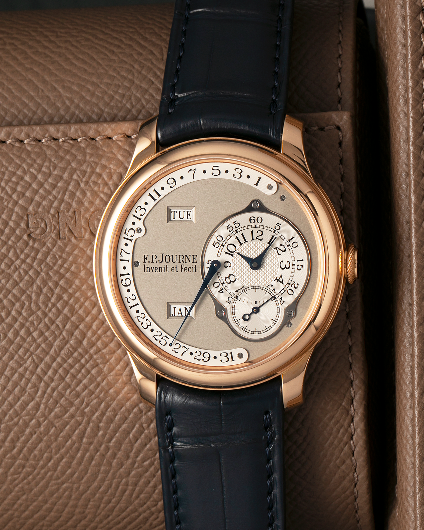 Brand: F.P. Journe
Year: 2006
Model: Octa Calendrier
Material: 18-carat Red Gold
Movement: F.P. Journe Cal. 1300-2, Self-Winding
Case Dimensions: 40mm x 10.6mm (Lug-to-Lug 48mm)
Lug Width: 20mm
Strap: F.P. Journe Dark Navy Blue Alligator Leather Strap and Signed 18-carat Red Gold Tang Buckle