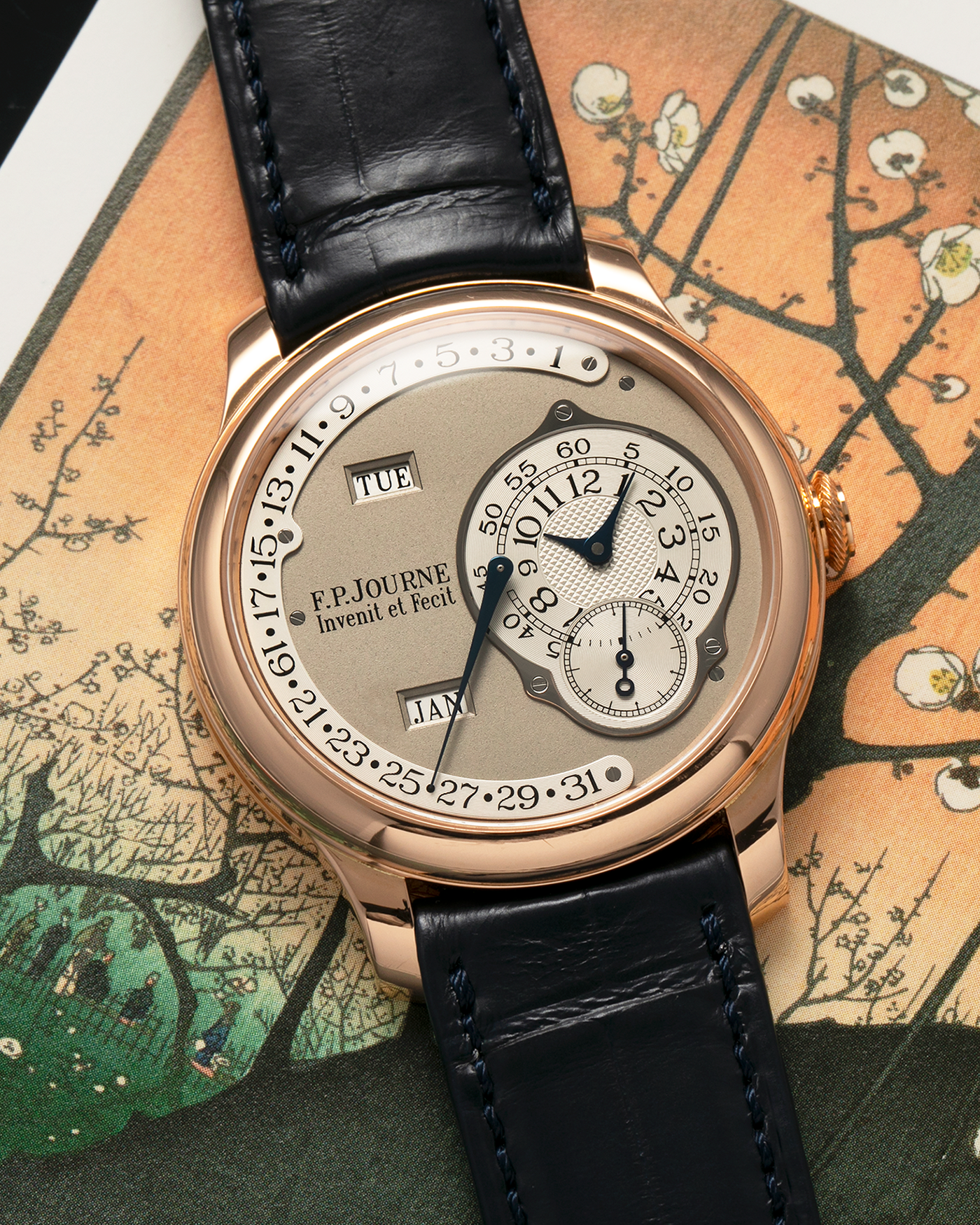 Brand: F.P. Journe
Year: 2006
Model: Octa Calendrier
Material: 18-carat Red Gold
Movement: F.P. Journe Cal. 1300-2, Self-Winding
Case Dimensions: 40mm x 10.6mm (Lug-to-Lug 48mm)
Lug Width: 20mm
Strap: F.P. Journe Dark Navy Blue Alligator Leather Strap and Signed 18-carat Red Gold Tang Buckle