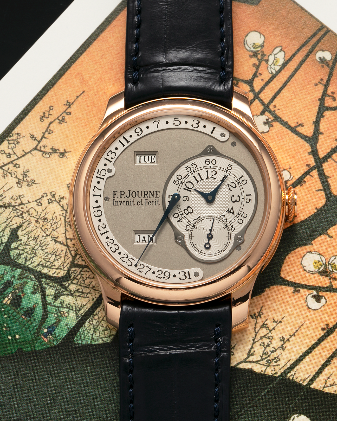 Brand: F.P. Journe
Year: 2006
Model: Octa Calendrier
Material: 18-carat Red Gold
Movement: F.P. Journe Cal. 1300-2, Self-Winding
Case Dimensions: 40mm x 10.6mm (Lug-to-Lug 48mm)
Lug Width: 20mm
Strap: F.P. Journe Dark Navy Blue Alligator Leather Strap and Signed 18-carat Red Gold Tang Buckle