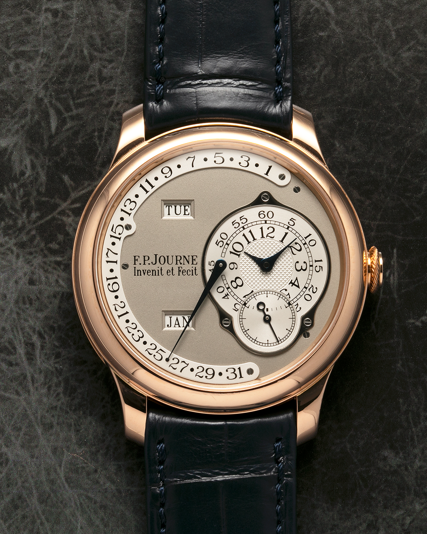 Brand: F.P. Journe
Year: 2006
Model: Octa Calendrier
Material: 18-carat Red Gold
Movement: F.P. Journe Cal. 1300-2, Self-Winding
Case Dimensions: 40mm x 10.6mm (Lug-to-Lug 48mm)
Lug Width: 20mm
Strap: F.P. Journe Dark Navy Blue Alligator Leather Strap and Signed 18-carat Red Gold Tang Buckle