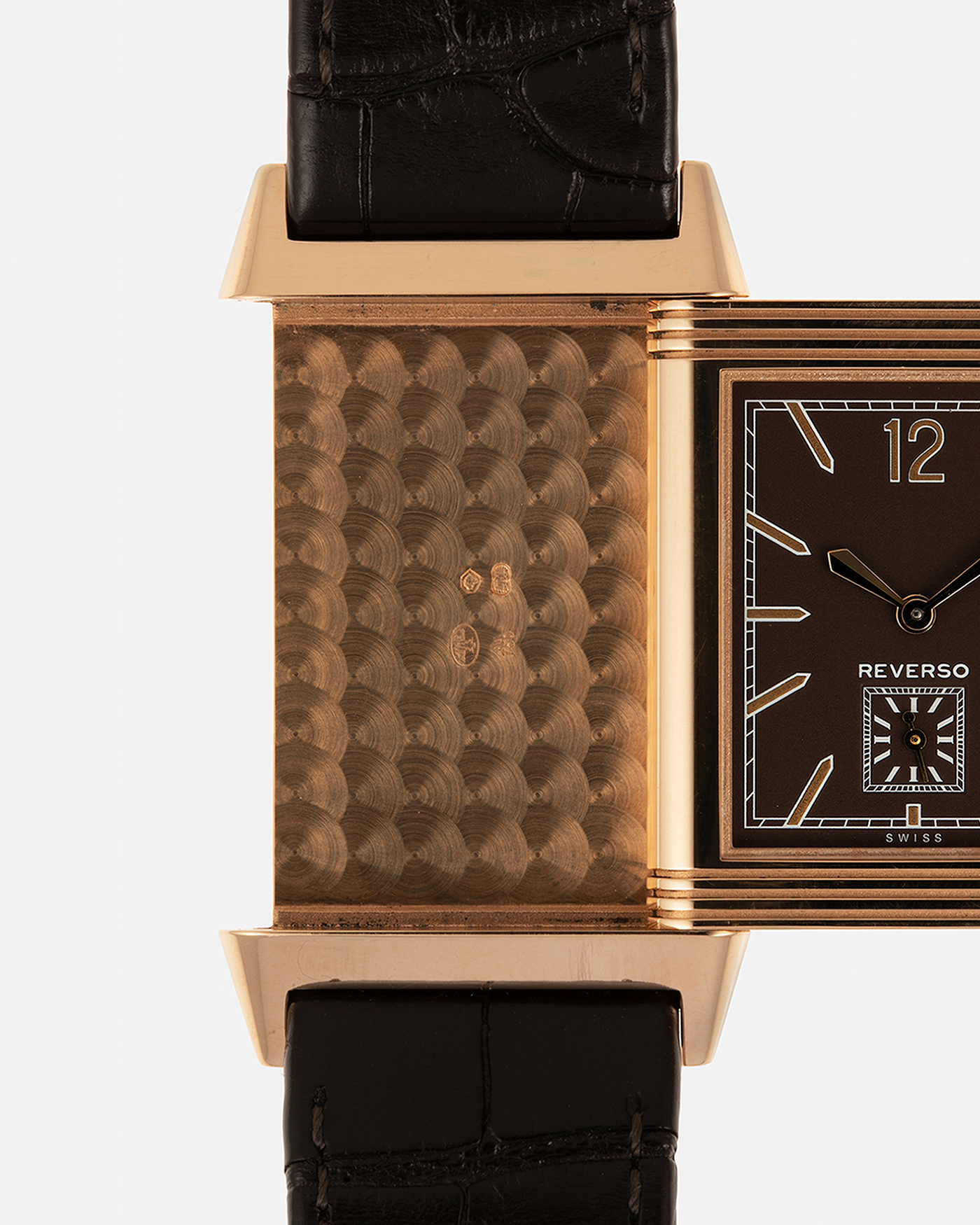 Brand: Jaeger LeCoultre
Year: 2020
Model: Q2782560, Grande Reverso Ultra Thin 1931 ‘Chocolate’
Reference Number: 277.2.22
Material: 18-carat Rose Gold
Movement: Jaeger LeCoultre Cal. 822/2, Manual-Winding
Case Diameter:  46.8mm (Including Lugs) x 27.4mm x 7.3mm
Lug Width: 20mm
Strap: Jaeger LeCoultre Dark Brown Alligator Leather Strap with Signed 18-carat Rose Gold Tang Buckle