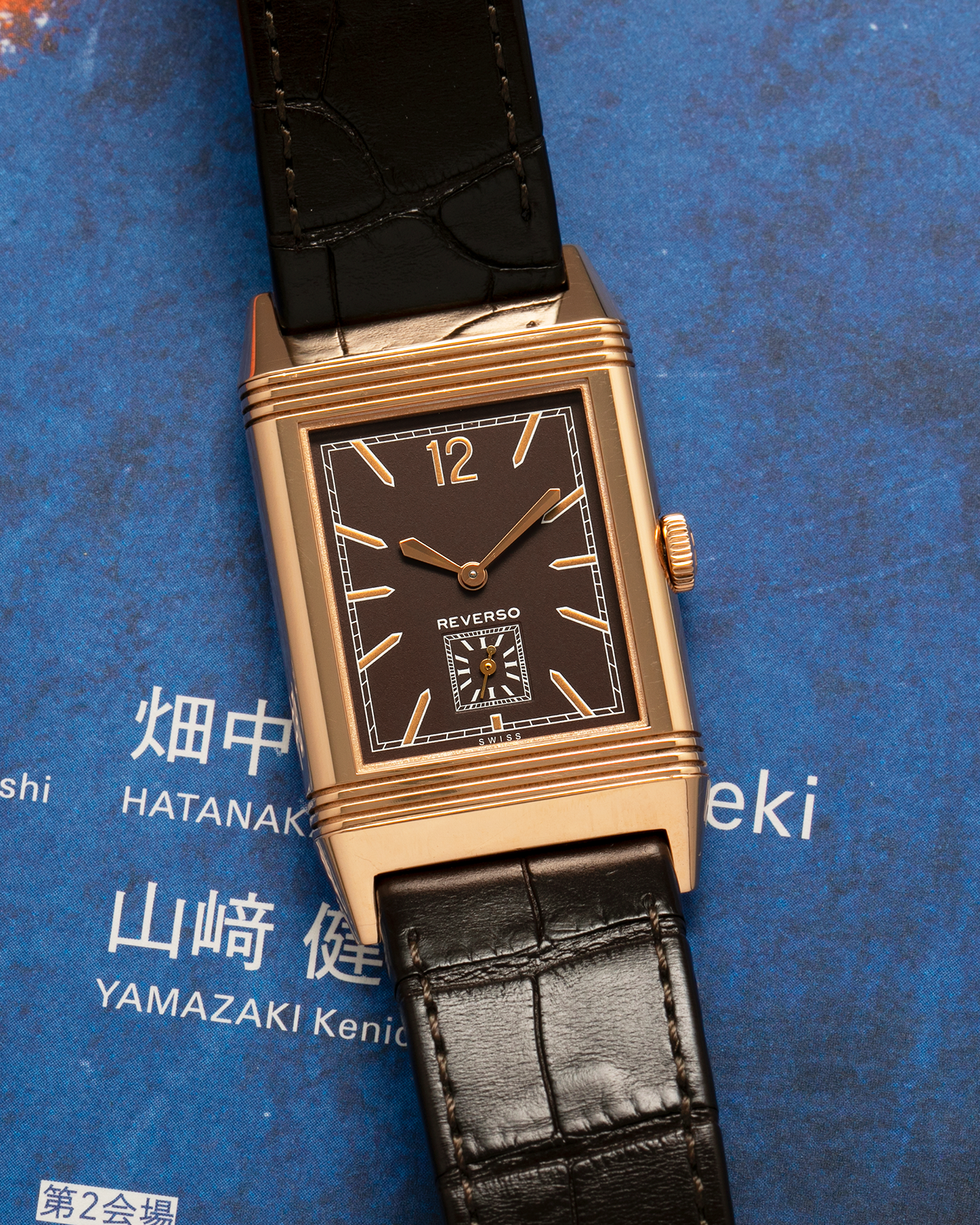 Brand: Jaeger LeCoultre
Year: 2020
Model: Q2782560, Grande Reverso Ultra Thin 1931 ‘Chocolate’
Reference Number: 277.2.22
Material: 18-carat Rose Gold
Movement: Jaeger LeCoultre Cal. 822/2, Manual-Winding
Case Diameter:  46.8mm (Including Lugs) x 27.4mm x 7.3mm
Lug Width: 20mm
Strap: Jaeger LeCoultre Dark Brown Alligator Leather Strap with Signed 18-carat Rose Gold Tang Buckle