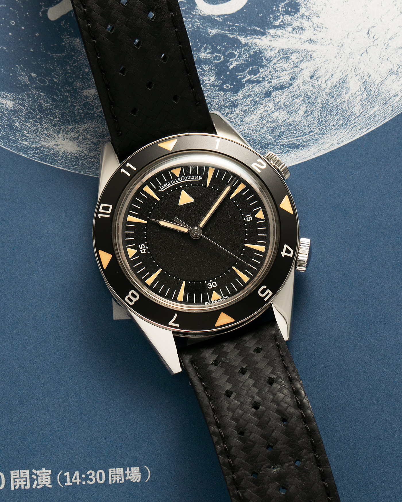 Brand: Jaeger-LeCoultre Model: Memovox ‘Tribute to Deep Sea’, European Limited Edition of 959 pieces Reference Number: Q2028470 Material: Stainless Steel Movement: Jaeger-LeCoultre Cal. 956, Self-Winding Case Diameter: 40.5mm Lug Width: 20mm Strap: Jaeger-LeCoultre Black Perforated Leather Strap with Stainless Steel Tang Buckle