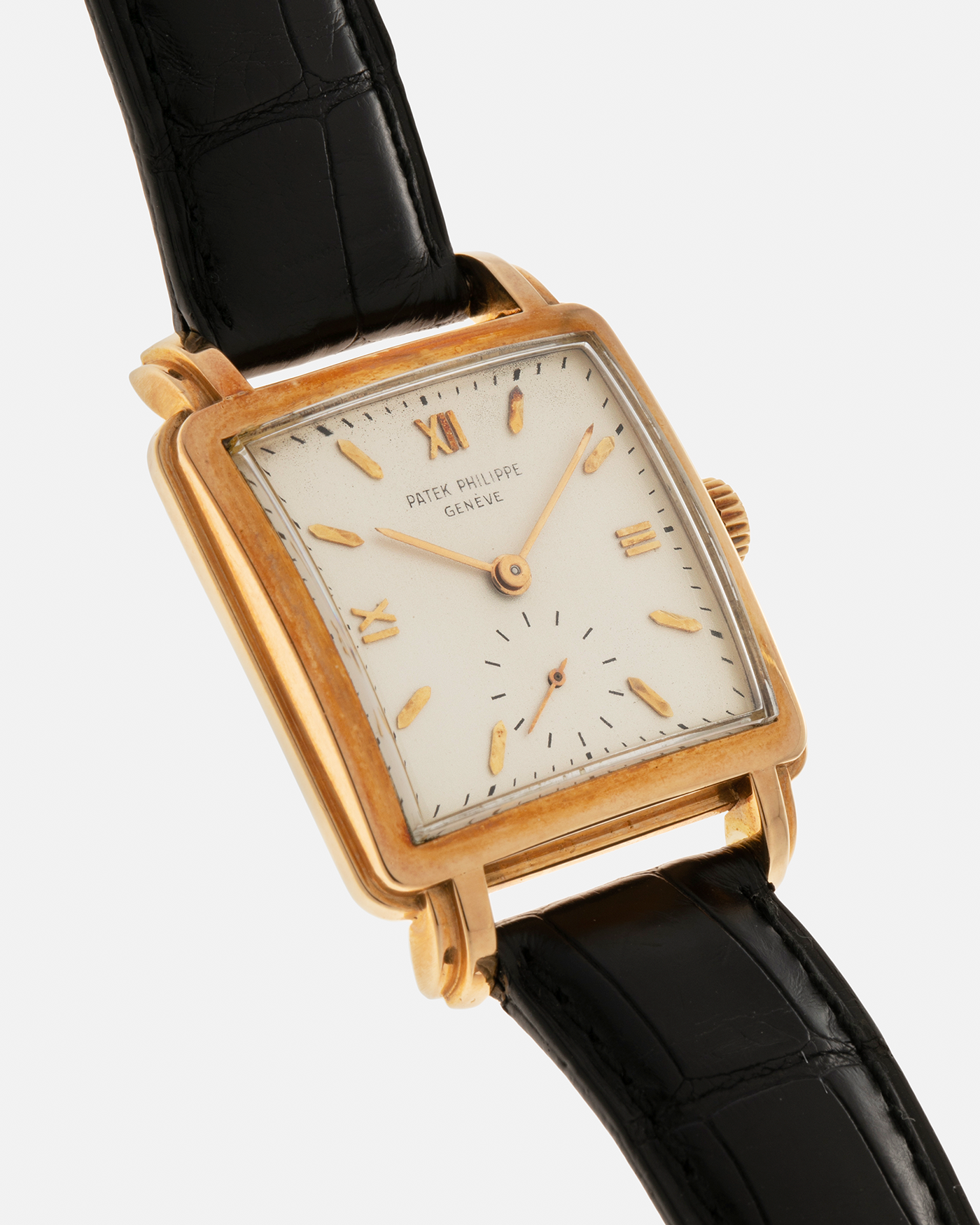 Brand: Patek Philippe
Year: 1950s
Reference: 2436
Material: 18-carat Yellow Gold
Movement: Patek Philippe Cal. 10-200, Manual-Winding
Case Diameter: 30.5mm x 10mm (Lug-to-Lug 40.5mm)
Lug Width: 18mm
Strap: Dark Brown Alligator Leather Strap with ‘PPC’ Signed 18-carat Yellow Gold Tang Buckle