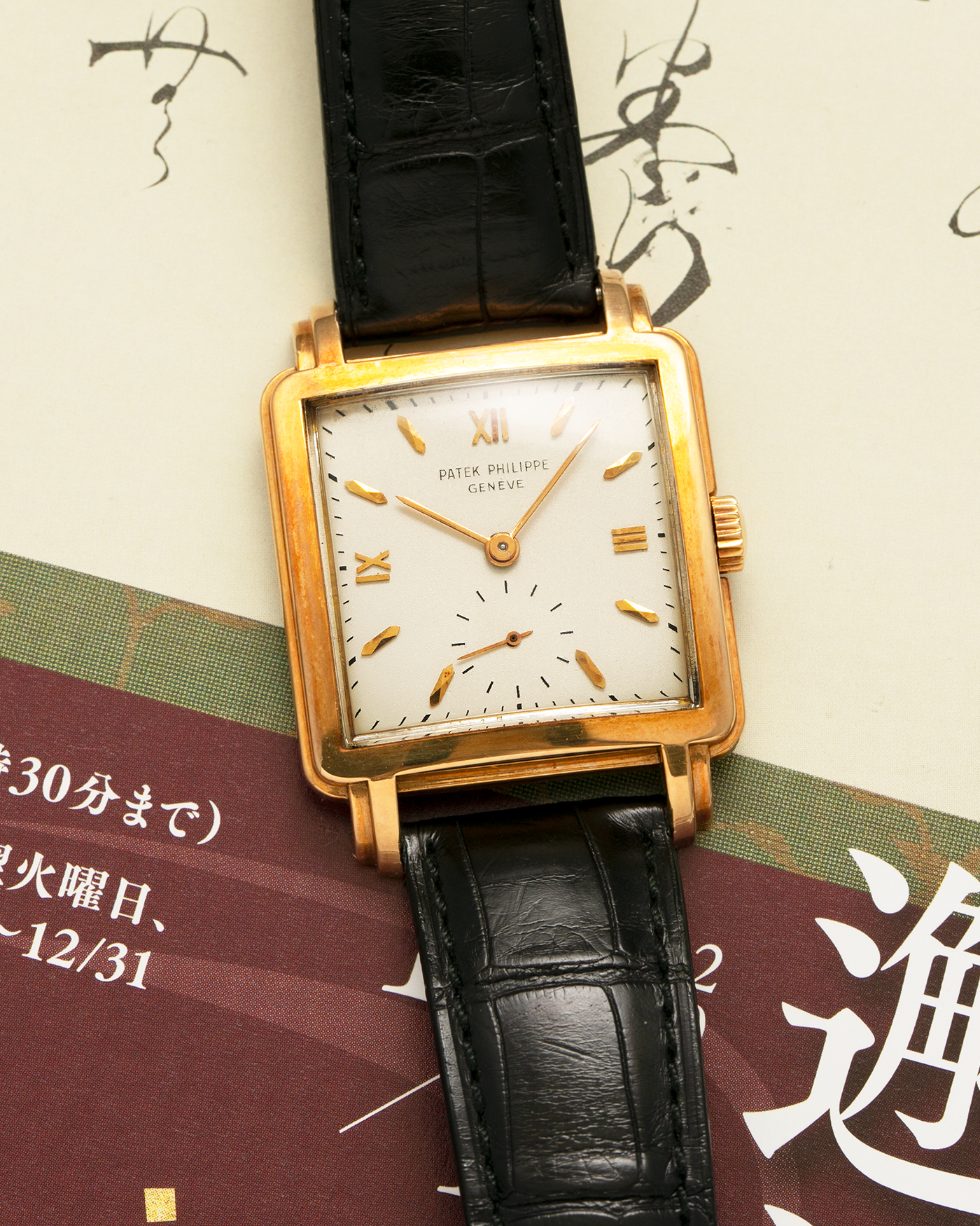 Brand: Patek Philippe
Year: 1950s
Reference: 2436
Material: 18-carat Yellow Gold
Movement: Patek Philippe Cal. 10-200, Manual-Winding
Case Diameter: 30.5mm x 10mm (Lug-to-Lug 40.5mm)
Lug Width: 18mm
Strap: Dark Brown Alligator Leather Strap with ‘PPC’ Signed 18-carat Yellow Gold Tang Buckle