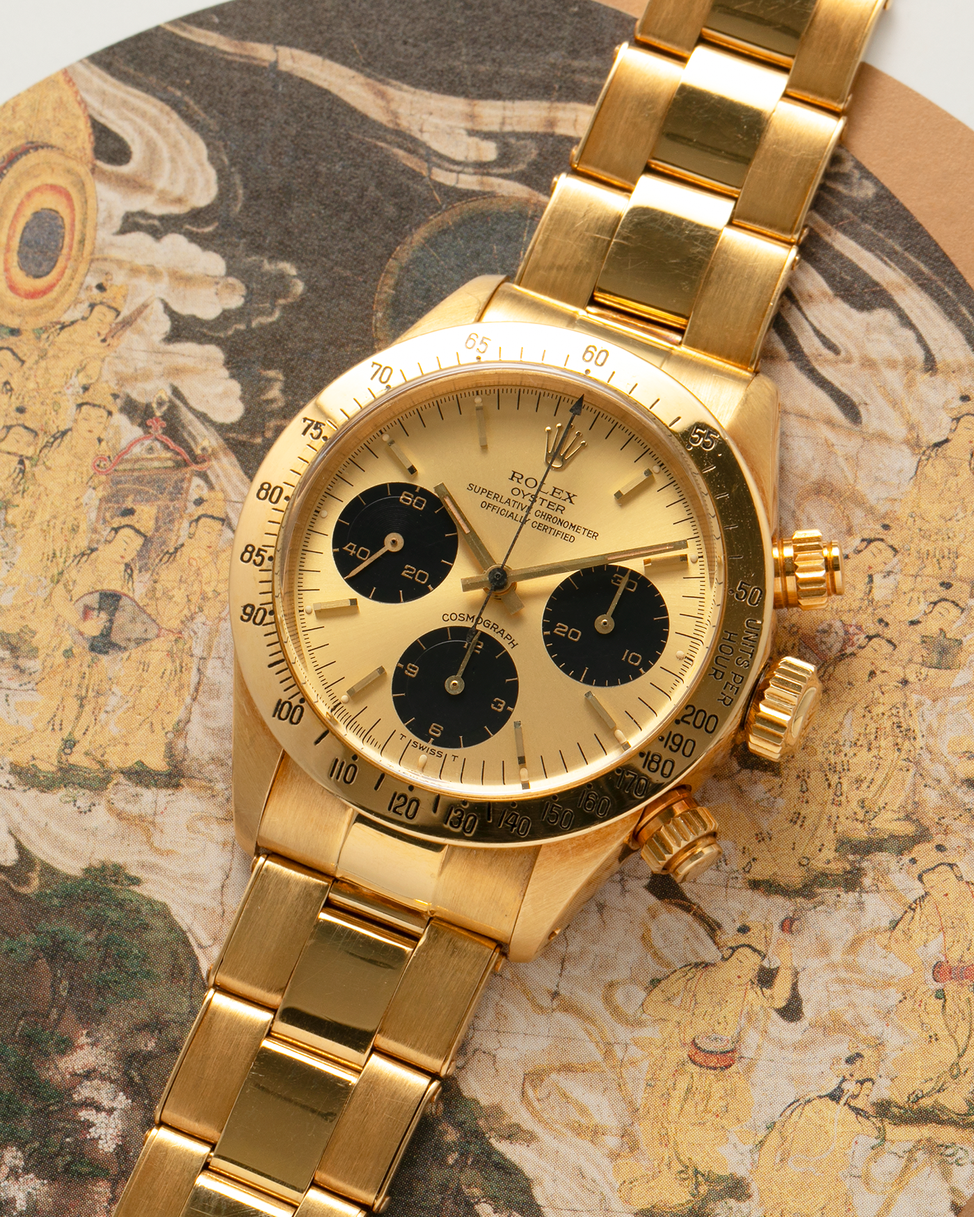 Brand: Rolex
Year: 1979
Model: Cosmograph Daytona
Serial Number: 595XXXX
Reference Number: 6265
Material: 18-carat Yellow Gold
Movement: Rolex Cal. 727 (Based on Valjoux Cal. 72), Manual-Winding
Case Diameter: 37.5mm x 13.5mm (Lug-to-Lug 45mm)
Lug Width: 19mm
Bracelet: Rolex Oyster Swiss Rivet Bracelet in 18-carat Yellow Gold with ‘57’ Curved End Links and Signed Clasp