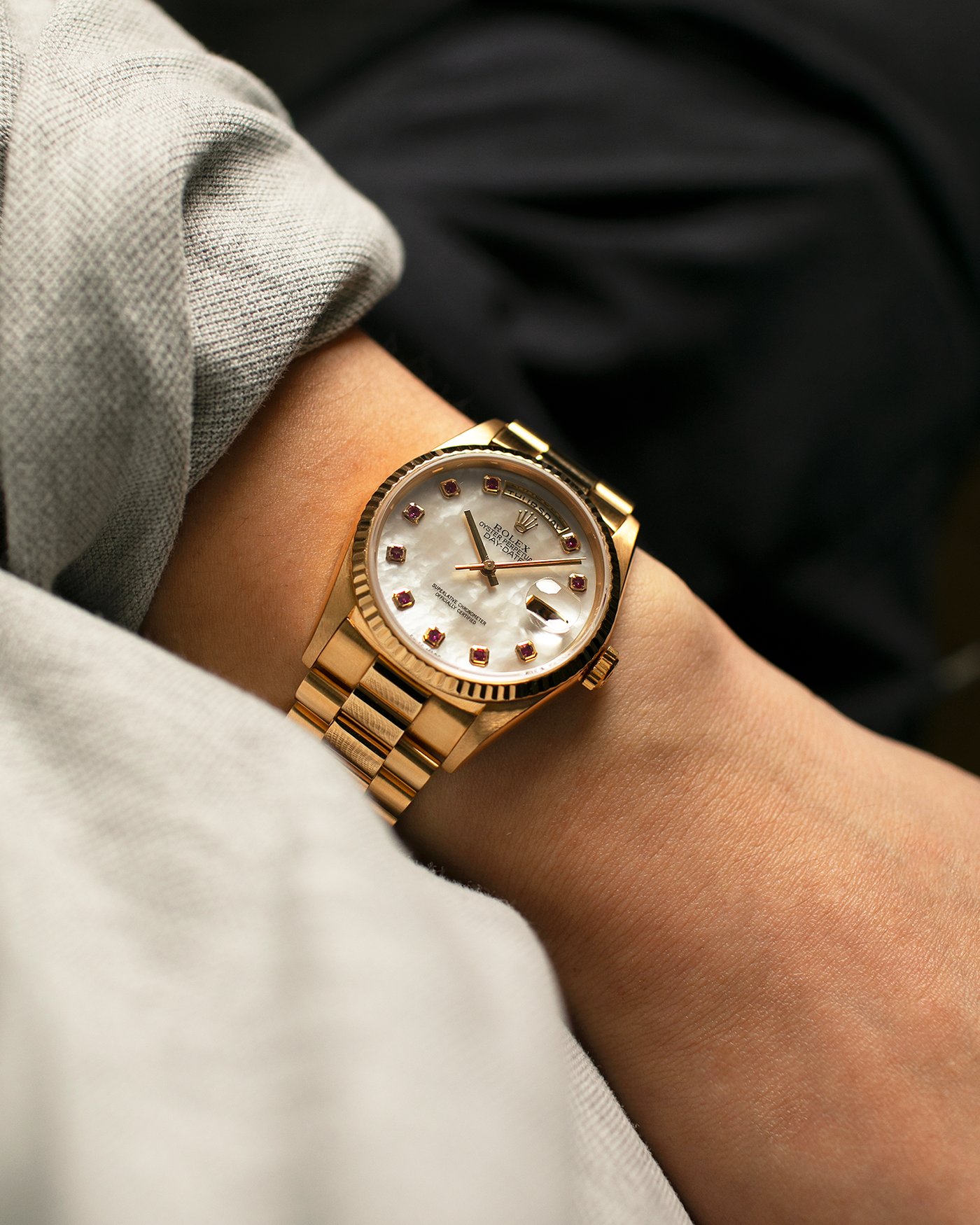 Brand: Rolex
Year: 1989
Model: Day-Date ‘Mother-of-Pearl Rubies’
Reference Number: 18238
Serial Number: L980XXX
Material: 18-carat Yellow Gold
Movement: Rolex Cal. 3155, Self-Winding
Case Dimensions: 36mm x 12mm (Lug-to-Lug 43.7mm)
Lug Width: 20mm
Bracelet: Rolex 18-carat Yellow Gold ‘8385’ Presidential Bracelet with 55B Curved End Links and Signed ‘O5’ Folding Clasp