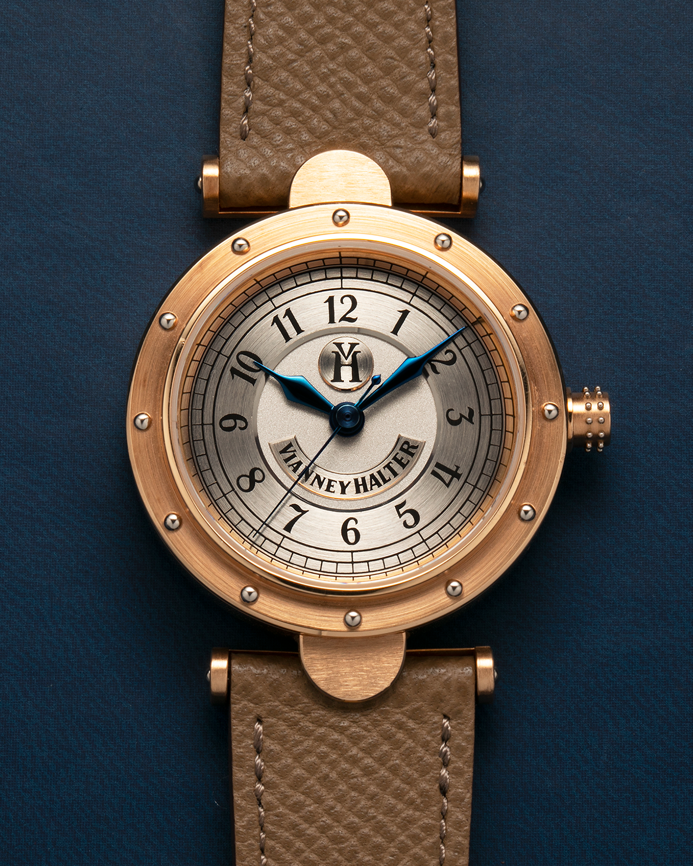 Brand: Vianney Halter
Year: 2000’s
Model: Classic
Material: 18-carat Rose Gold
Movement: Modified Lemania Cal. 8810 with Mystery ‘Sapphire’ Motor, Self-Winding
Case Dimensions: 36mm x 45.6mm (Lug-to-Lug 9.7mm)
Lug Width: 20mm
Strap: Vianney Halter Black Alligator with matching Rose Gold Buckle